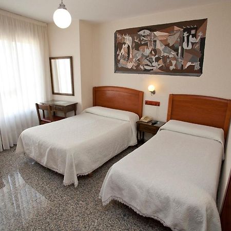 פונפרדה Hostal San Miguel מראה חיצוני תמונה