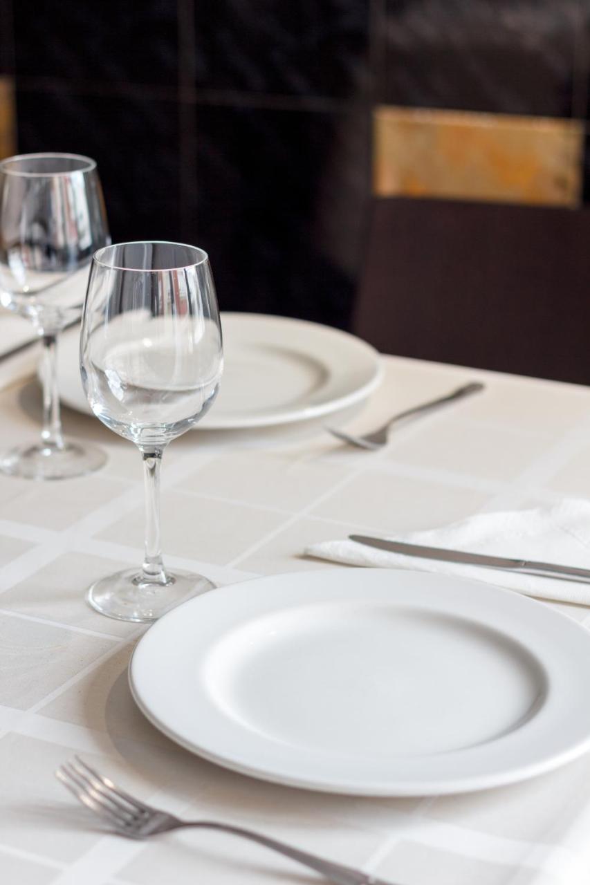 פונפרדה Hostal San Miguel מראה חיצוני תמונה
