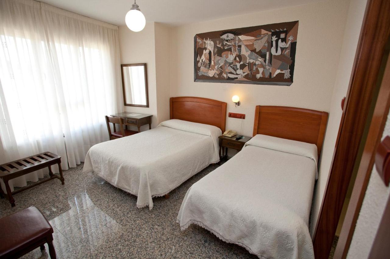 פונפרדה Hostal San Miguel מראה חיצוני תמונה