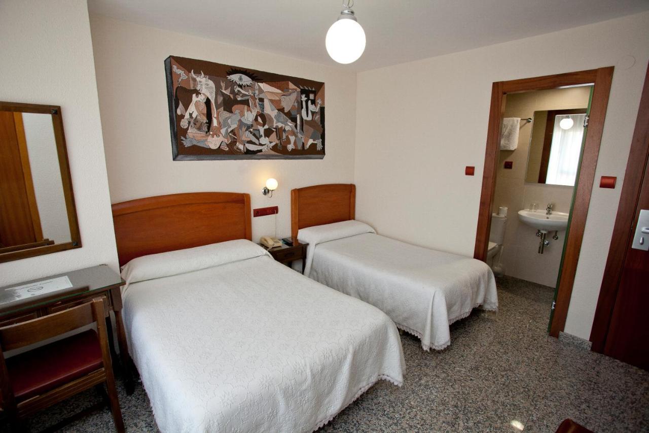 פונפרדה Hostal San Miguel מראה חיצוני תמונה